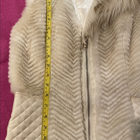 GUESS Womens Piper Faux Fur Vest - Picture 8 of 15